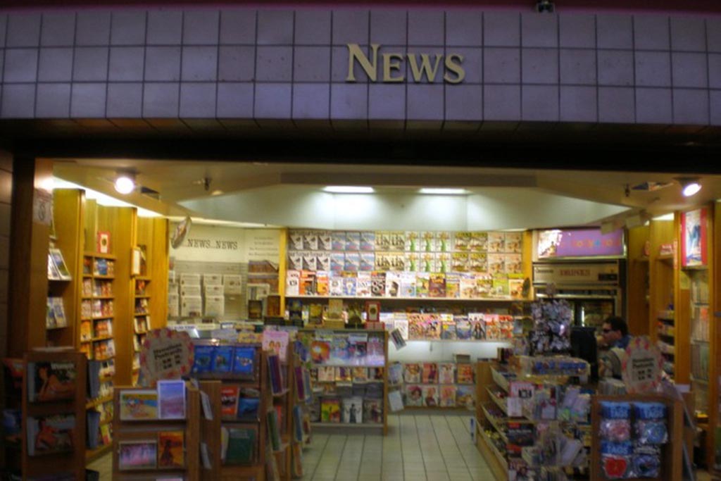 Newsstand Newspapers, magazines, books, sandwiches, beverages, snacks, souvenirs and sundries.  Store hours are subject to change based on flight schedules, gate assignments and daylight savings changes. Phone: (800) 861-1300  Open daily 5:30 a.m. – 10:00 p.m.